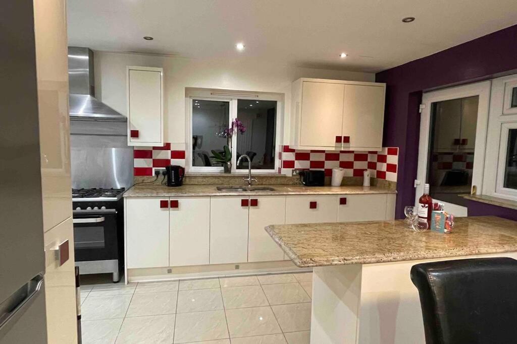 Detached Bungalow II Big Garden II Pet Friendly Vila Hednesford Exterior foto