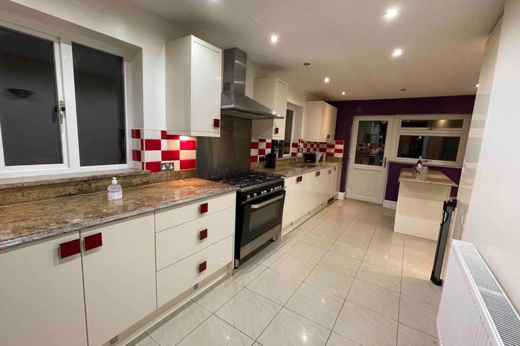 Detached Bungalow II Big Garden II Pet Friendly Vila Hednesford Exterior foto