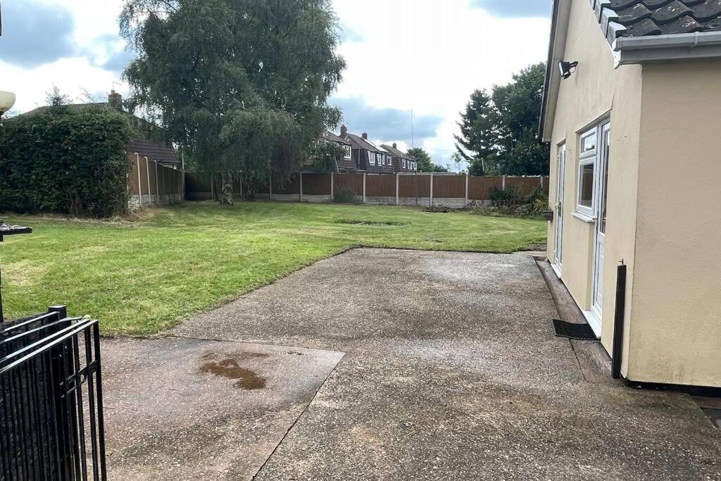 Detached Bungalow II Big Garden II Pet Friendly Vila Hednesford Exterior foto
