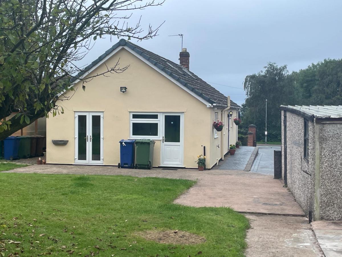 Detached Bungalow II Big Garden II Pet Friendly Vila Hednesford Exterior foto