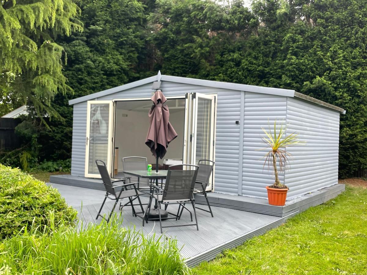 Detached Bungalow II Big Garden II Pet Friendly Vila Hednesford Exterior foto